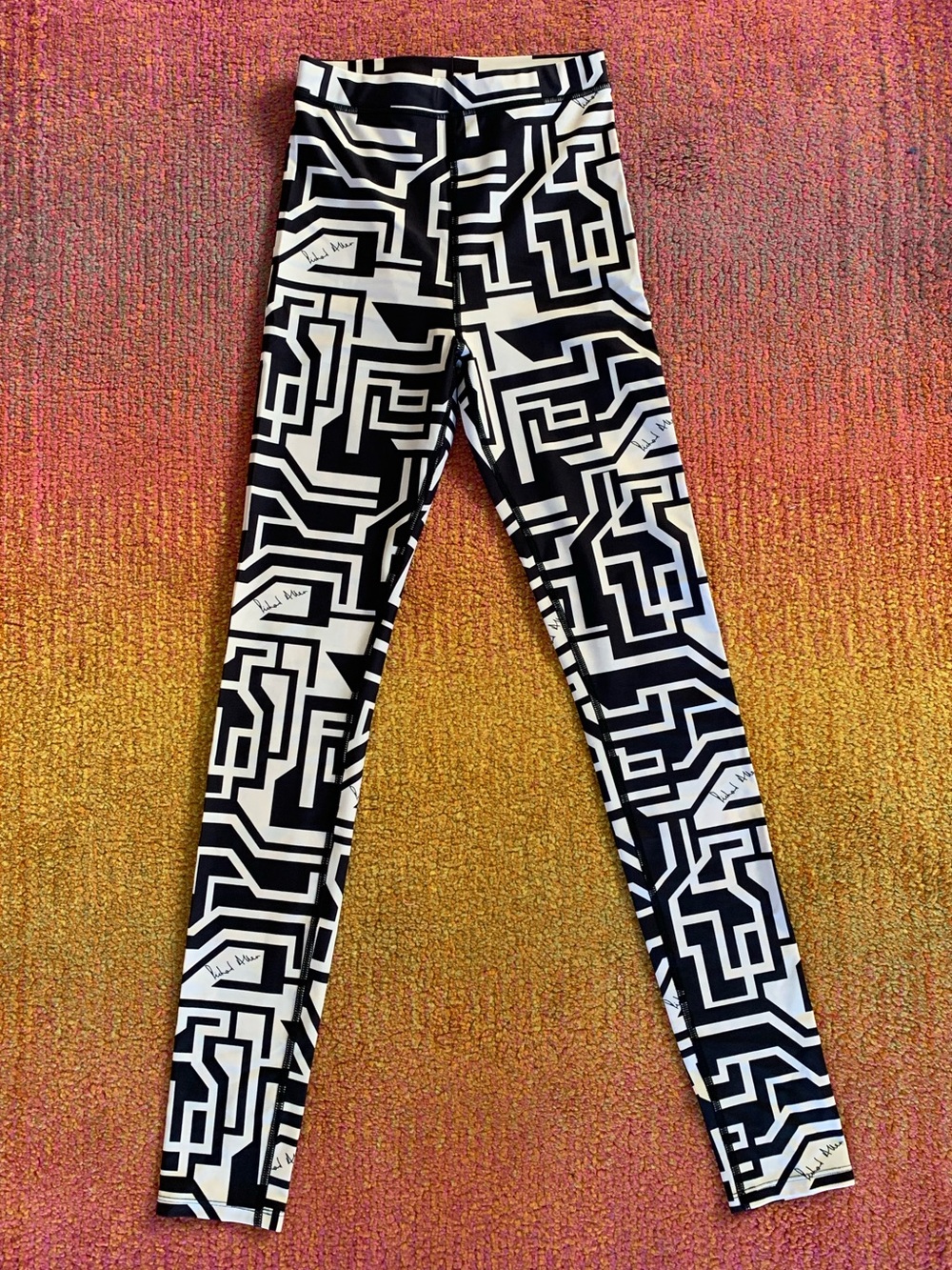 Women’s Richard Allen Black & Cream high Waisted Geometric Leggings